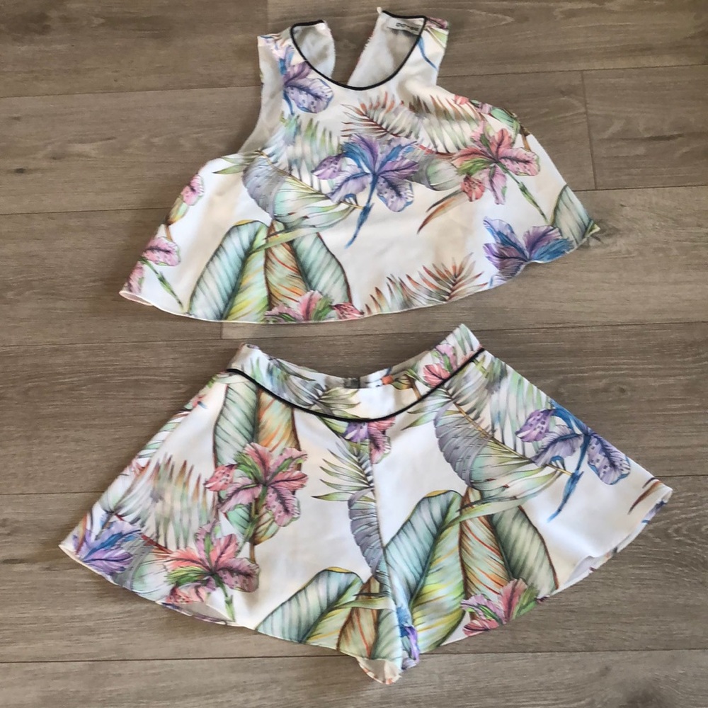 Do + Be 2 pc flare shorts and cropped top set